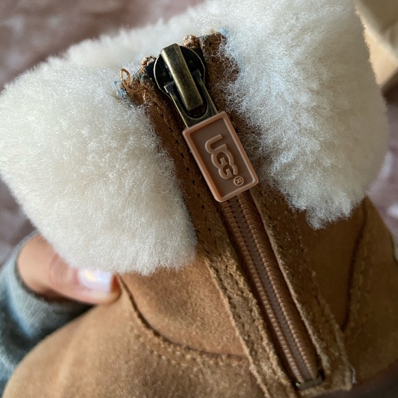 BABY BOY OR GIRL UGG JORIE II BOOTS - Picture 3 of 10